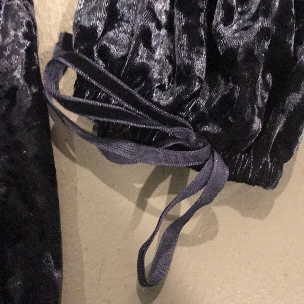 Crushed Velvet 💙 - Picture 4 of 5